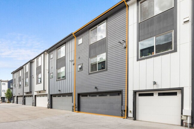 Building Photo - 1072 Eaton St