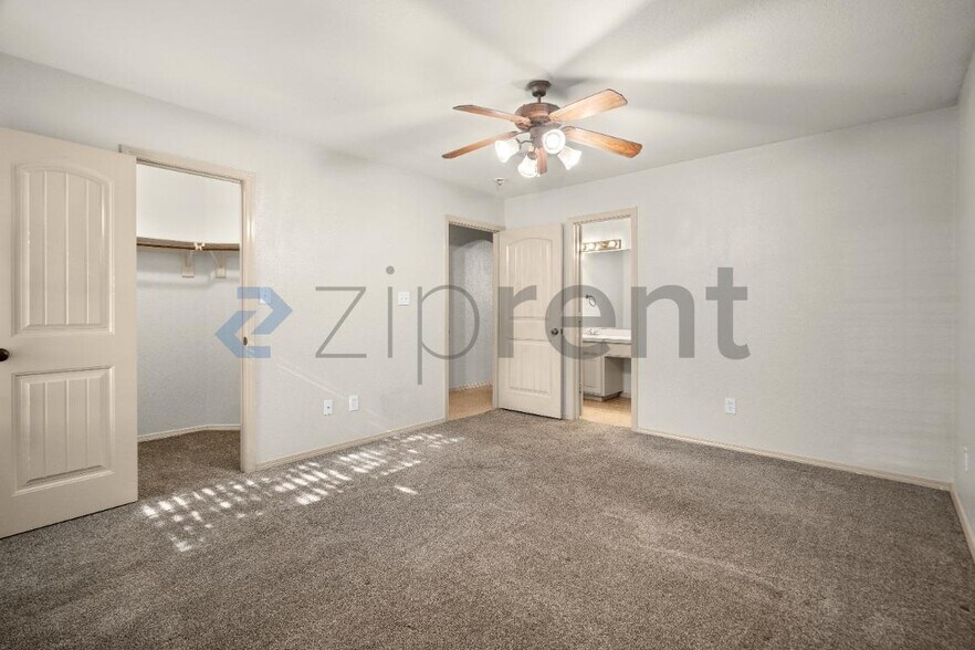 Building Photo - Unit