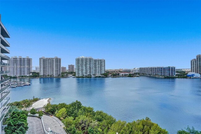Building Photo - 5000 Island Estates Dr