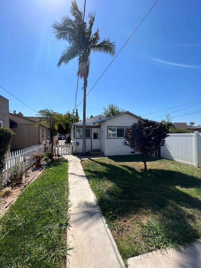Building Photo - La Mesa Multi
