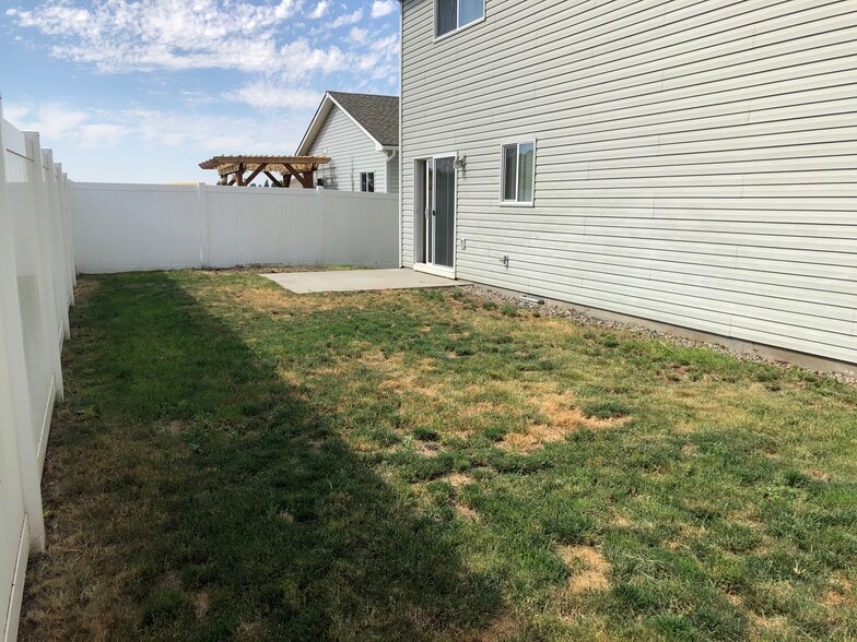 Building Photo - 1437 SW Junegrass Ln