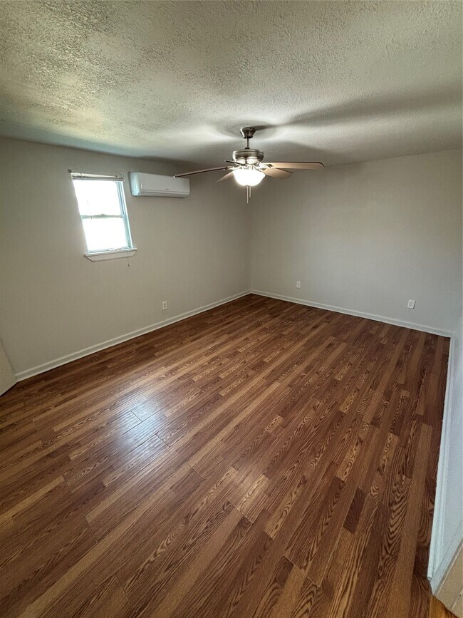 Building Photo - 5520 Menard Ave