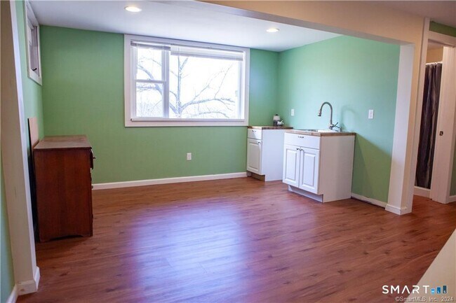 Building Photo - 66 Ball Hill Rd