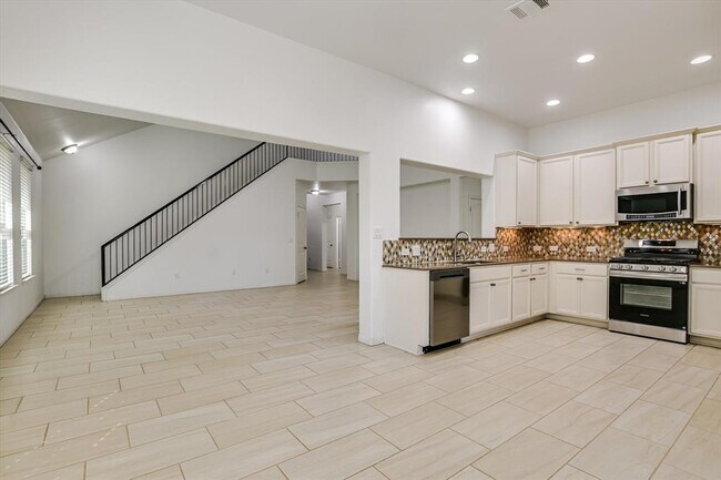 Building Photo - 14209 Marathon Rd