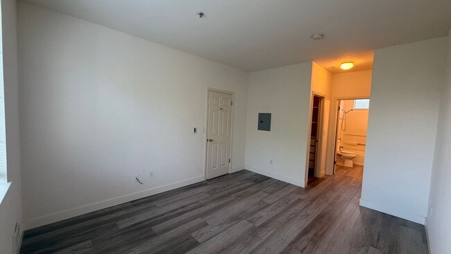 Building Photo - 3 Bed 2 Bath Available in Sunnyvale, CA!