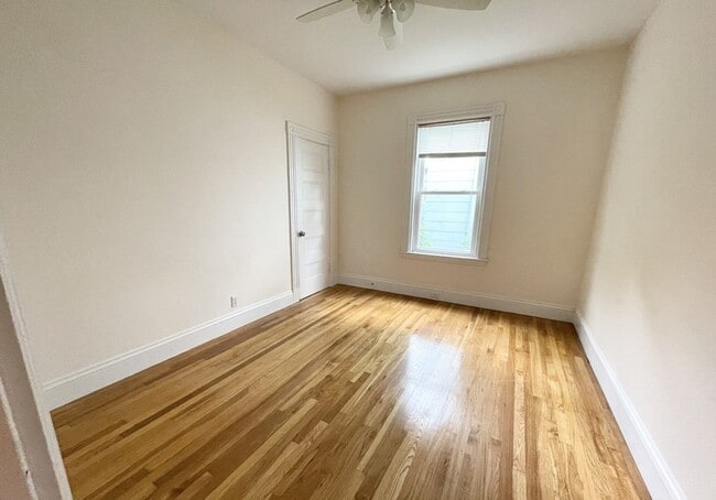 Building Photo - 72 Roseclair St