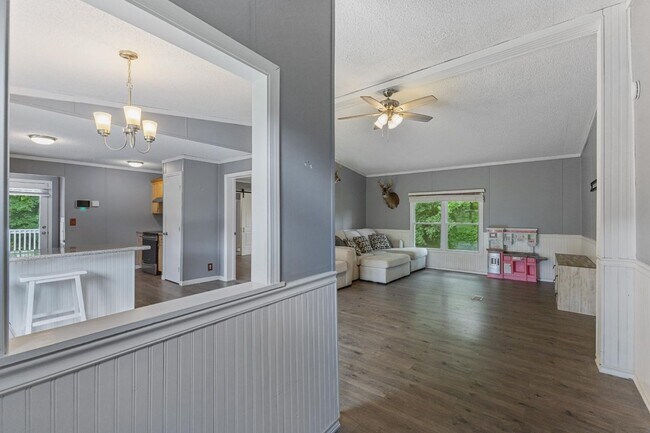 Building Photo - 1022 Dogwood Ln