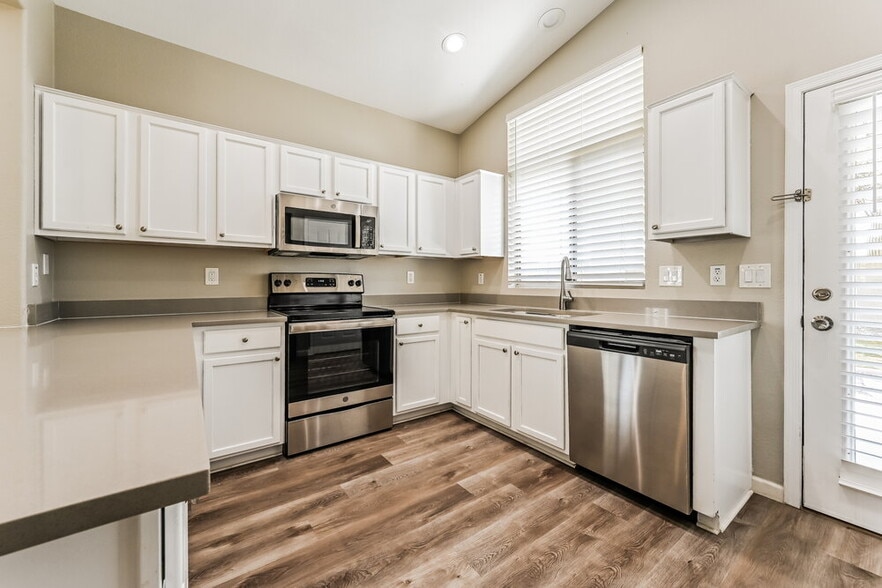 Building Photo - 40638 N Key Ln