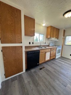 Building Photo - 9499 Brayton Dr