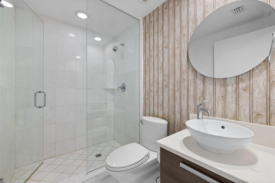 Building Photo - 2950 NE 188th St