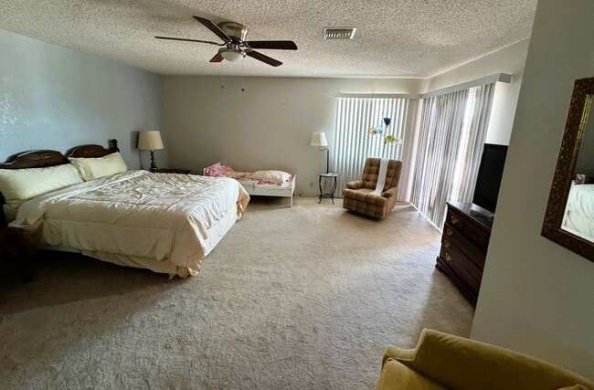 Building Photo - MLCC 3 Bedroom 2 Bath