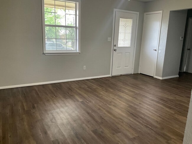 Building Photo - 3 Bed 1 Bath Newly Remodeled Home in Del City