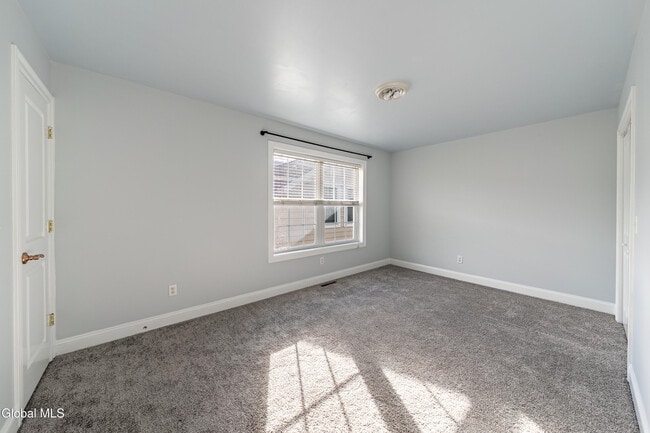 Building Photo - 1112 Western Ave