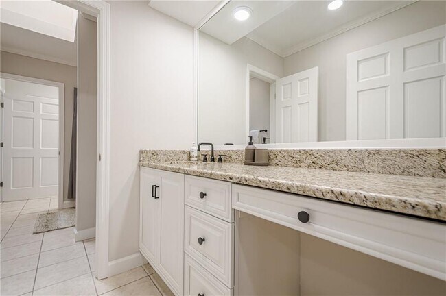 Building Photo - 700 S Brighton Ct