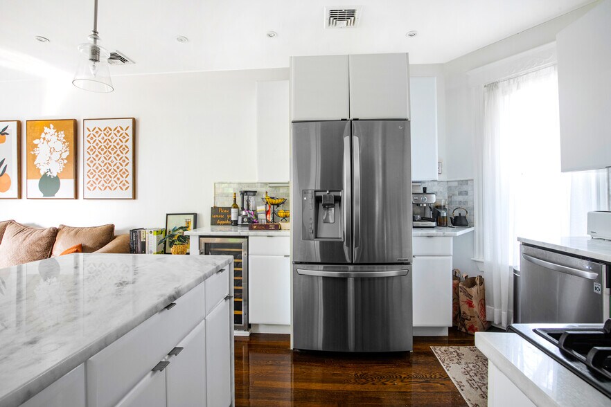 Building Photo - 38 Cameron St