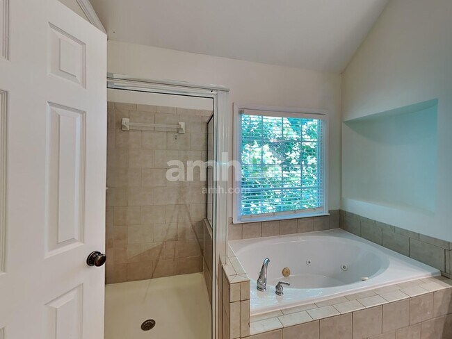 Building Photo - 956 Chippewa Oak Dr