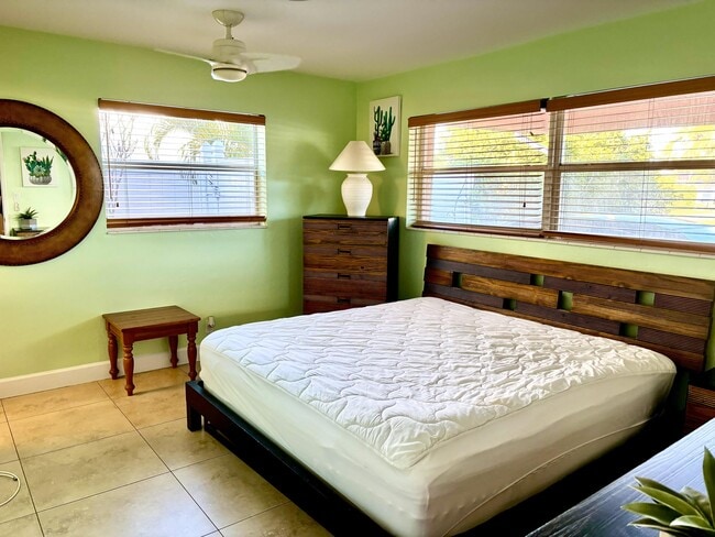 Building Photo - 5041 NE 15th Ave