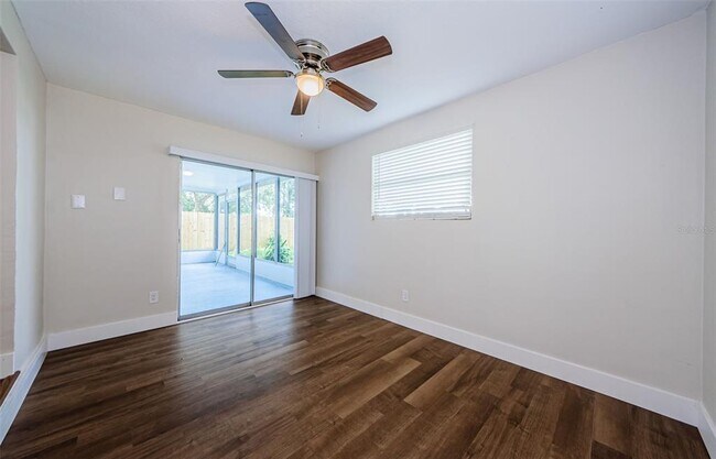 Building Photo - 1310 Robin Hood Ln