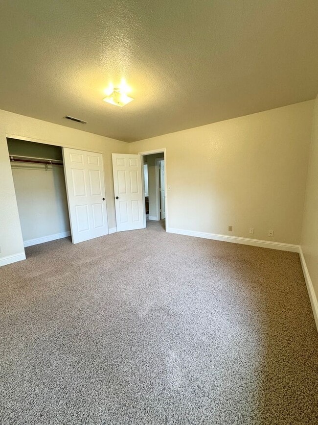 Building Photo - 4 Bedroom in Candlewood Subdivision