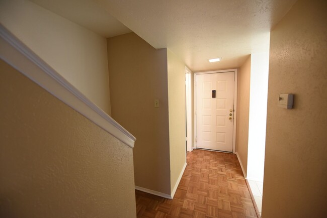 Building Photo - Spacious 2 story townhome in gated and gua...