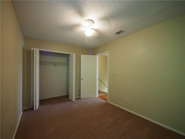 Building Photo - 105 Hillside Dr