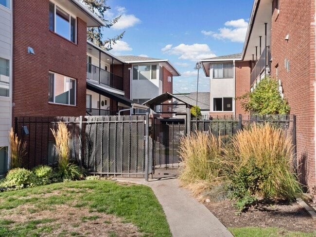 Building Photo - Comfort & Convenience in the Heart of Spok...