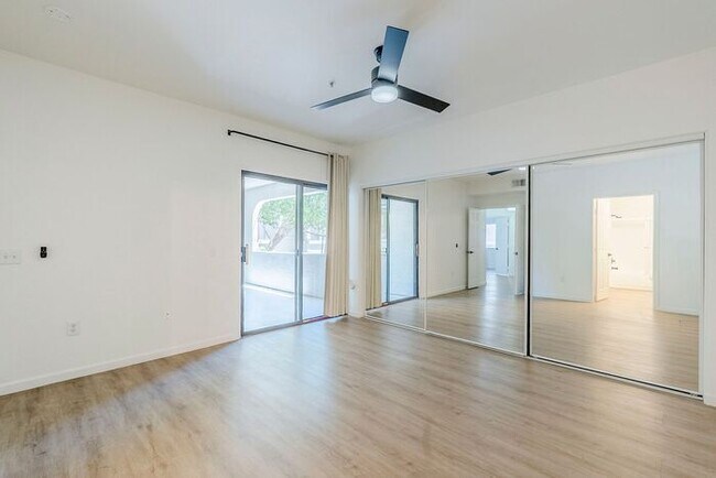 Building Photo - Stunning 2 Bed 1.5 Bath Condo in Scottsdal...