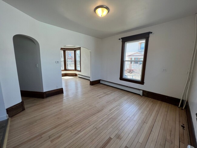 Building Photo - AVAILABLE JUNE - 4 Bed 1.5 Bath Home in Superior