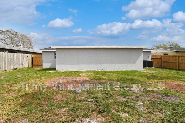 Building Photo - 10033 Brunswick Ln