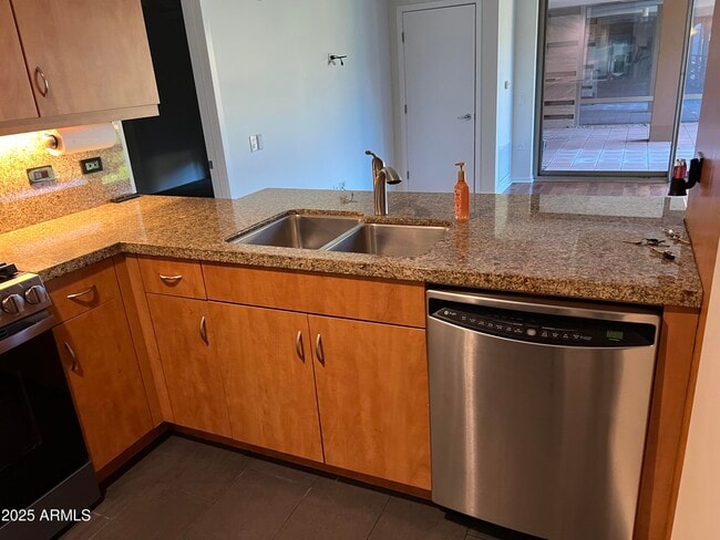 Building Photo - 7127 E Rancho Vista Dr