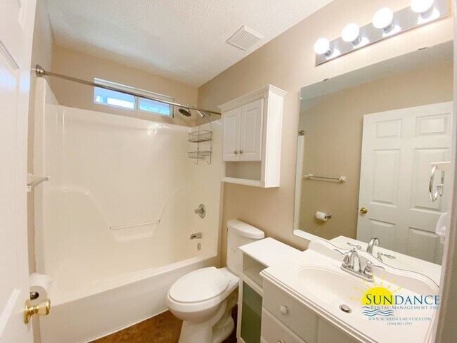 Building Photo - Beautiful 4 Bedroom Home with In-Ground Po...