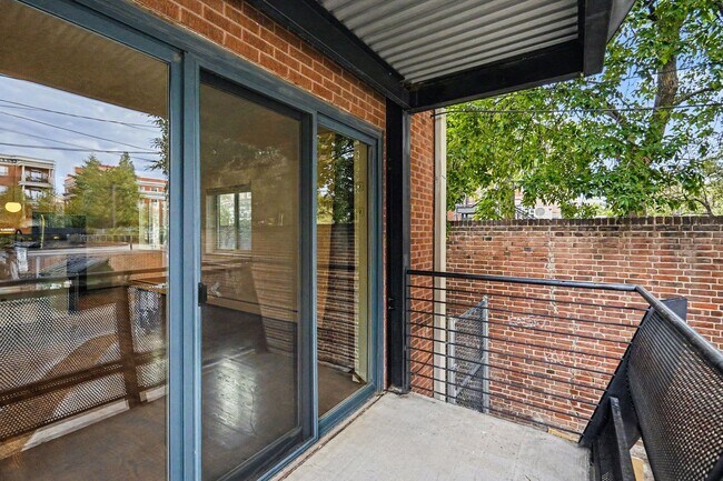 Building Photo - Available NOW! 1 Bedroom 1 Bath Condo Downtown Denver!