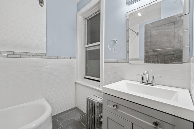 Building Photo - 304 S Kenilworth Ave