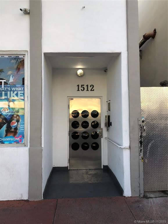 BUILDING ENTRANCE - 1512 Washington Ave