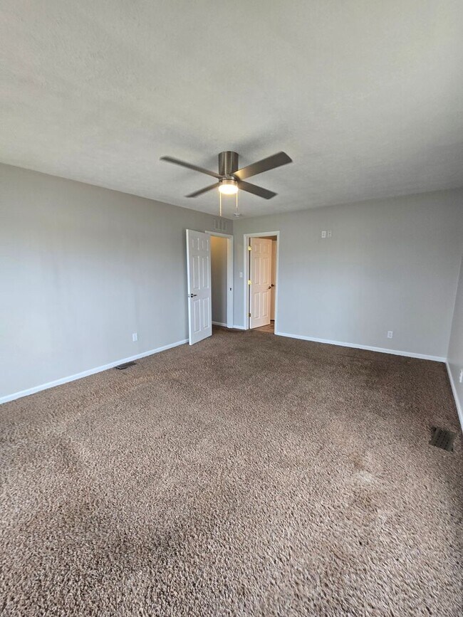 Building Photo - Southport Three Bedroom Home Near US 31 & Stop 12 Rd