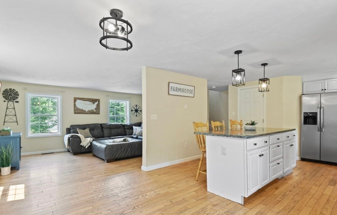 Building Photo - 27 Pine St