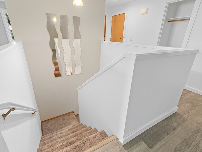 Building Photo - 1107 Meadowview Ct