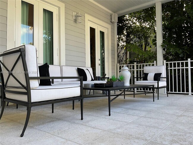 Building Photo - 745 NE 77th St