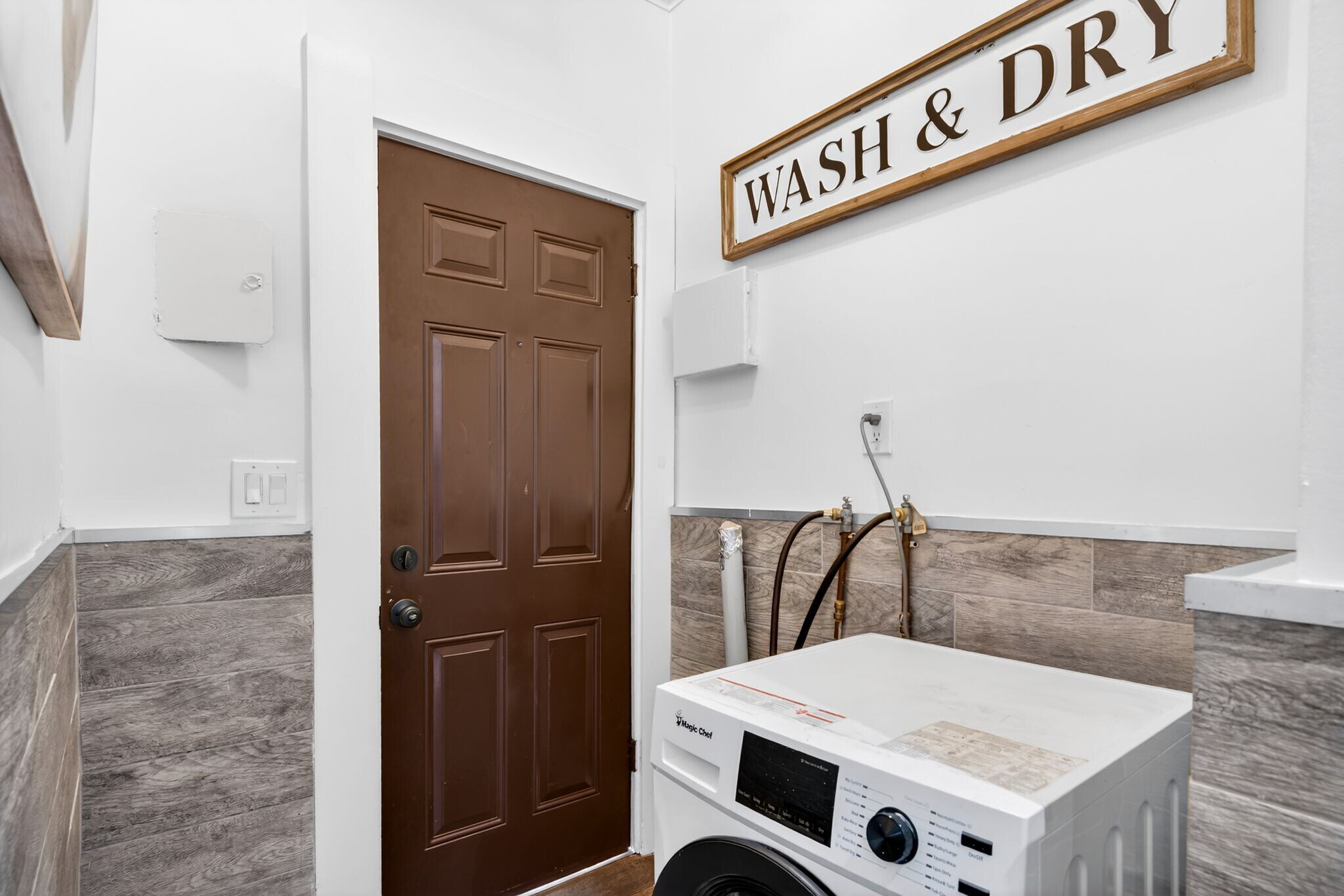 Building Photo - 5919 Lexington Ave