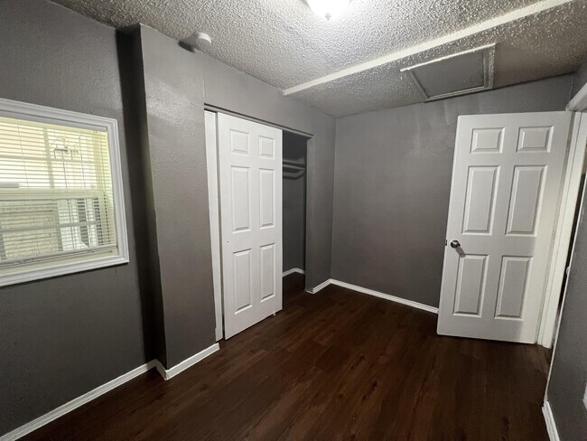 Building Photo - 5504 Wheaton Dr