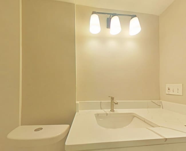 Building Photo - 249 Laurel Ave SW