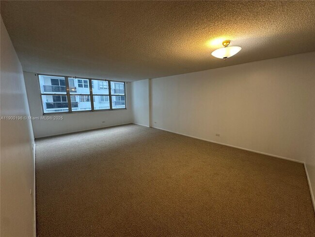 Building Photo - 6039 Collins Ave