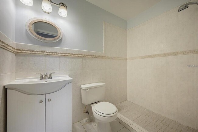 Building Photo - 2608 Hidden Lake Dr N