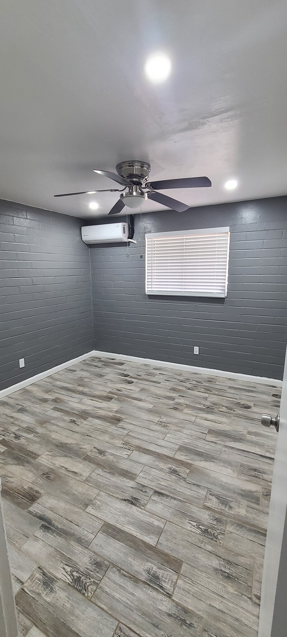 Bedroom - 2332 N Catalina Ave