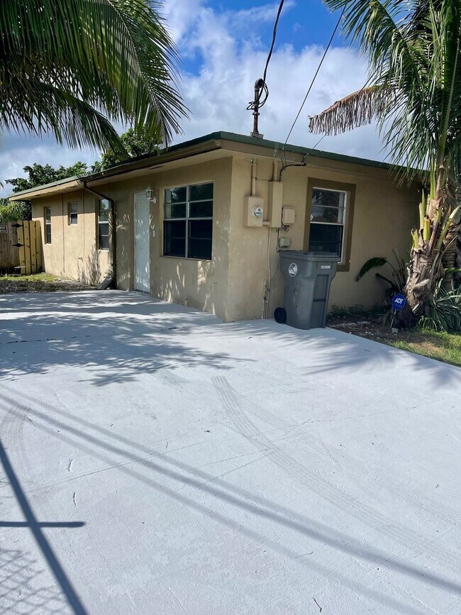 Building Photo - West Park single family house
