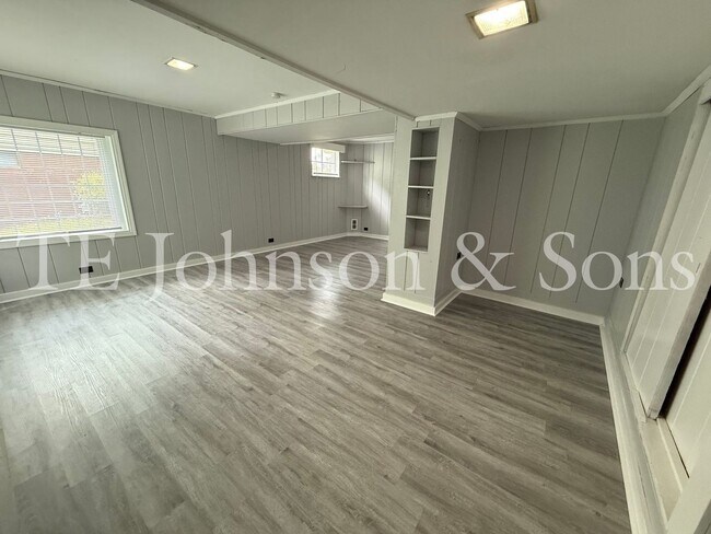 Building Photo - Charming Renovated 3BR Home