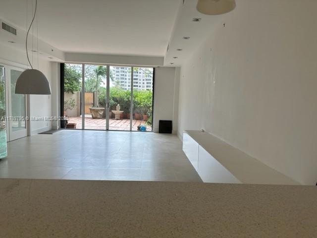 Building Photo - 151 Crandon Blvd