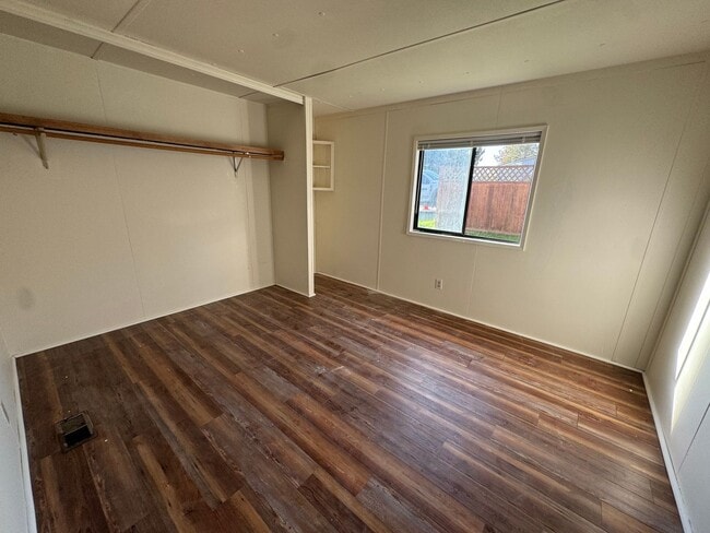 Building Photo - Winston 2 bedroom with large shop