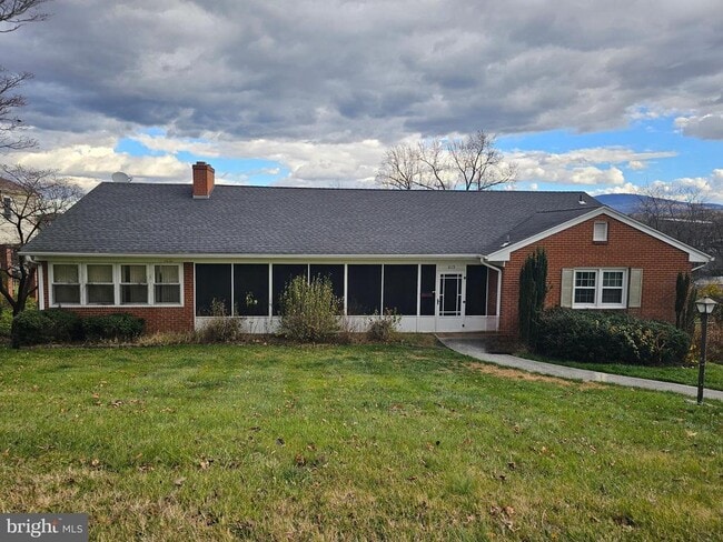 Building Photo - 615 Villa Ave