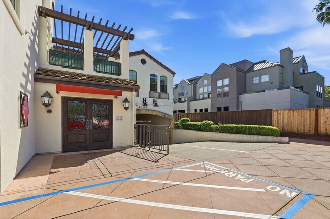 Building Photo - Availabe Now!